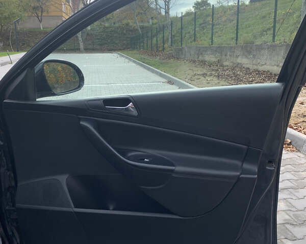 Черный Фольксваген Пассат, объемом двигателя 1.97 л и пробегом 274 тыс. км за 6500 $, фото 11 на Automoto.ua