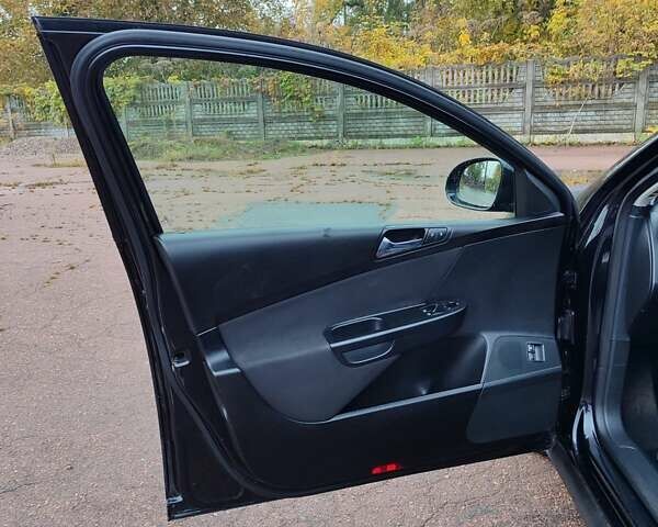 Черный Фольксваген Пассат, объемом двигателя 1.6 л и пробегом 243 тыс. км за 6699 $, фото 41 на Automoto.ua