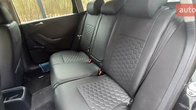 Черный Фольксваген Пассат, объемом двигателя 1.9 л и пробегом 330 тыс. км за 5800 $, фото 7 на Automoto.ua