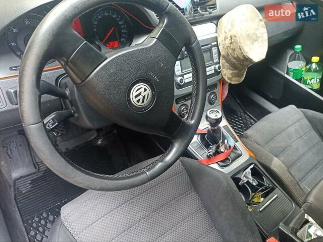 Черный Фольксваген Пассат, объемом двигателя 2 л и пробегом 325 тыс. км за 4300 $, фото 5 на Automoto.ua