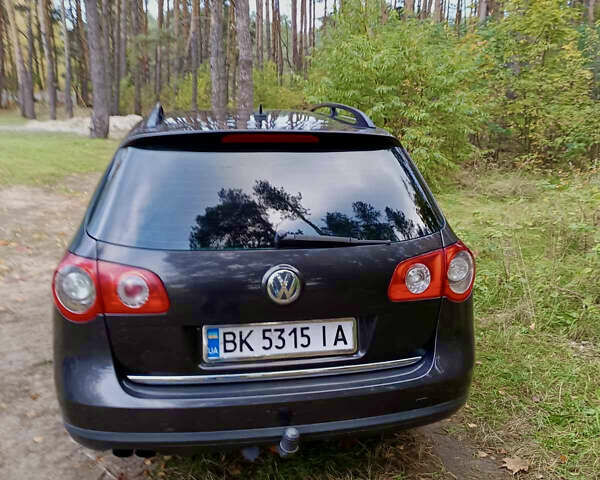 Черный Фольксваген Пассат, объемом двигателя 1.97 л и пробегом 255 тыс. км за 6400 $, фото 3 на Automoto.ua
