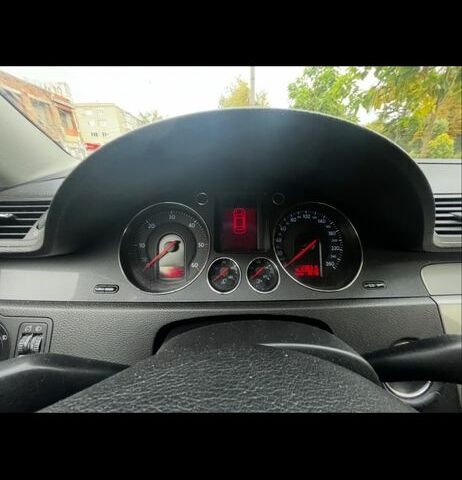 Черный Фольксваген Пассат, объемом двигателя 2 л и пробегом 239 тыс. км за 2257 $, фото 4 на Automoto.ua