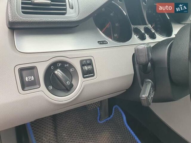 Черный Фольксваген Пассат, объемом двигателя 1.97 л и пробегом 250 тыс. км за 3999 $, фото 3 на Automoto.ua