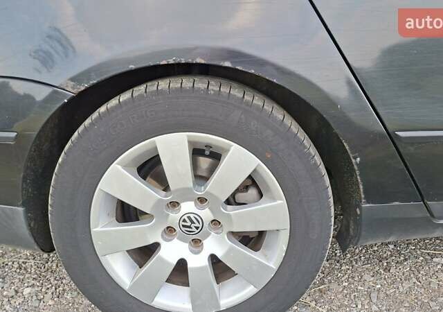 Черный Фольксваген Пассат, объемом двигателя 2 л и пробегом 470 тыс. км за 5249 $, фото 31 на Automoto.ua