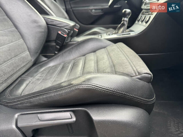 Черный Фольксваген Пассат, объемом двигателя 2 л и пробегом 290 тыс. км за 5699 $, фото 31 на Automoto.ua