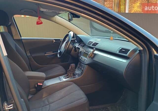 Черный Фольксваген Пассат, объемом двигателя 1.97 л и пробегом 324 тыс. км за 5500 $, фото 2 на Automoto.ua