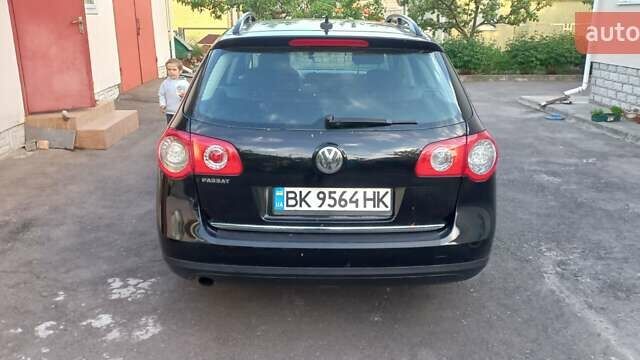Черный Фольксваген Пассат, объемом двигателя 1.6 л и пробегом 370 тыс. км за 5200 $, фото 5 на Automoto.ua