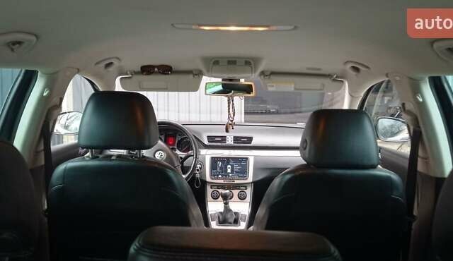 Чорний Фольксваген Пассат, об'ємом двигуна 2 л та пробігом 330 тис. км за 7300 $, фото 3 на Automoto.ua