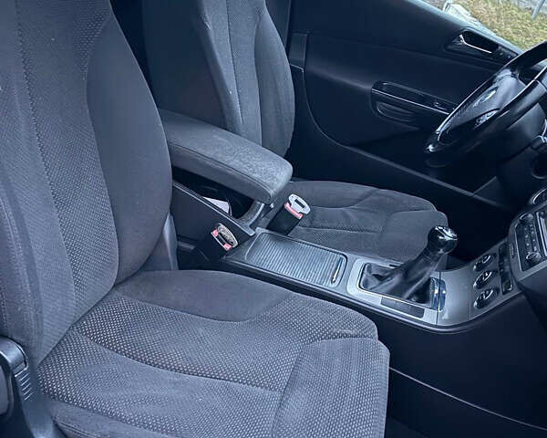 Черный Фольксваген Пассат, объемом двигателя 1.9 л и пробегом 400 тыс. км за 5500 $, фото 12 на Automoto.ua