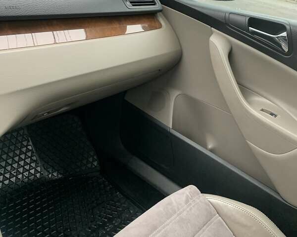 Черный Фольксваген Пассат, объемом двигателя 2 л и пробегом 300 тыс. км за 4700 $, фото 19 на Automoto.ua