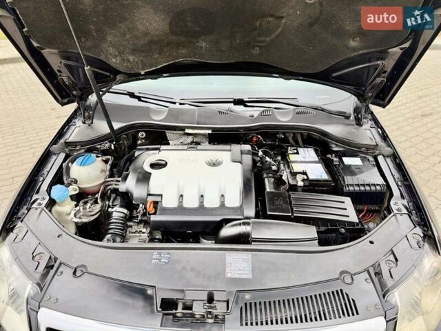 Черный Фольксваген Пассат, объемом двигателя 2 л и пробегом 403 тыс. км за 5499 $, фото 25 на Automoto.ua