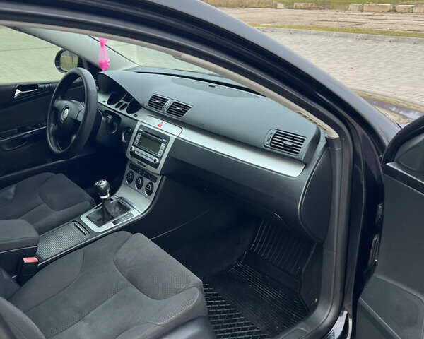 Черный Фольксваген Пассат, объемом двигателя 2 л и пробегом 371 тыс. км за 5800 $, фото 20 на Automoto.ua