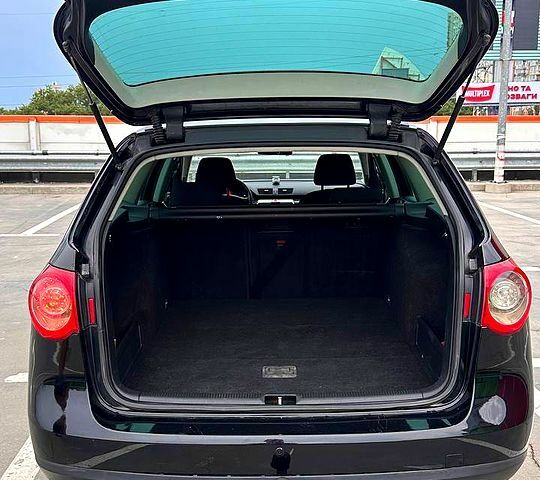 Черный Фольксваген Пассат, объемом двигателя 2 л и пробегом 340 тыс. км за 5700 $, фото 7 на Automoto.ua