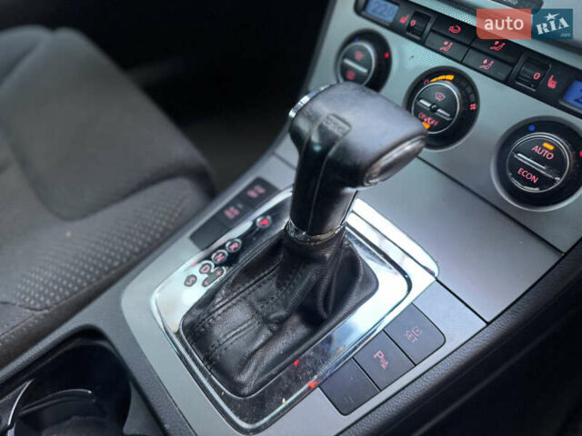 Черный Фольксваген Пассат, объемом двигателя 1.98 л и пробегом 270 тыс. км за 4599 $, фото 13 на Automoto.ua