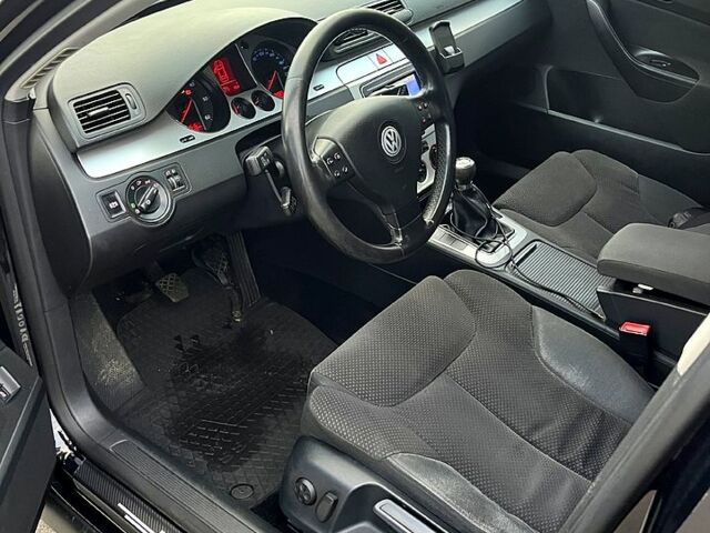 Чорний Фольксваген Пассат, об'ємом двигуна 2 л та пробігом 284 тис. км за 7000 $, фото 6 на Automoto.ua