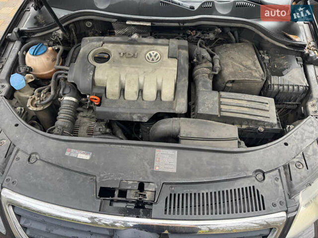 Черный Фольксваген Пассат, объемом двигателя 2 л и пробегом 400 тыс. км за 3500 $, фото 15 на Automoto.ua