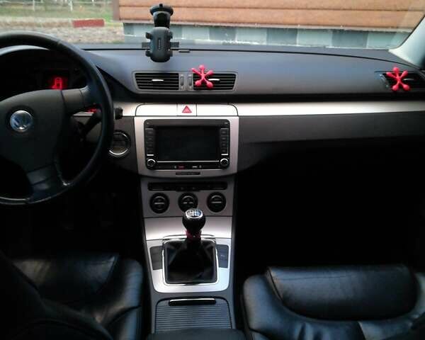 Чорний Фольксваген Пассат, об'ємом двигуна 2 л та пробігом 440 тис. км за 3149 $, фото 16 на Automoto.ua