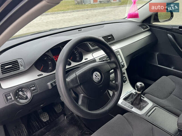 Черный Фольксваген Пассат, объемом двигателя 2 л и пробегом 371 тыс. км за 5800 $, фото 13 на Automoto.ua