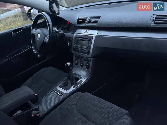 Черный Фольксваген Пассат, объемом двигателя 1.9 л и пробегом 400 тыс. км за 5500 $, фото 10 на Automoto.ua