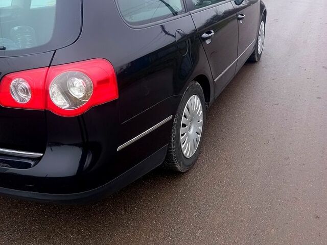 Черный Фольксваген Пассат, объемом двигателя 1.9 л и пробегом 384 тыс. км за 6000 $, фото 4 на Automoto.ua