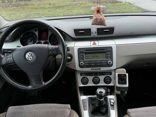 Черный Фольксваген Пассат, объемом двигателя 1.9 л и пробегом 350 тыс. км за 3300 $, фото 4 на Automoto.ua