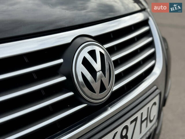 Черный Фольксваген Пассат, объемом двигателя 2 л и пробегом 290 тыс. км за 5699 $, фото 15 на Automoto.ua