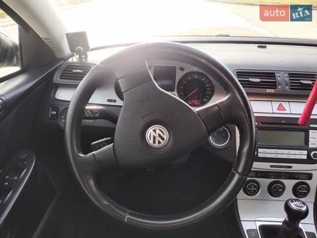 Чорний Фольксваген Пассат, об'ємом двигуна 2 л та пробігом 220 тис. км за 6450 $, фото 8 на Automoto.ua
