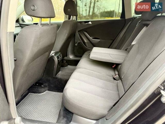 Черный Фольксваген Пассат, объемом двигателя 2 л и пробегом 403 тыс. км за 5499 $, фото 17 на Automoto.ua