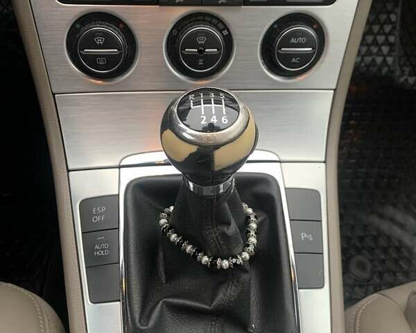 Черный Фольксваген Пассат, объемом двигателя 2 л и пробегом 300 тыс. км за 4700 $, фото 12 на Automoto.ua