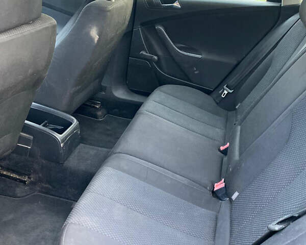 Черный Фольксваген Пассат, объемом двигателя 1.97 л и пробегом 300 тыс. км за 2750 $, фото 7 на Automoto.ua