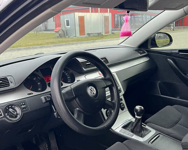 Черный Фольксваген Пассат, объемом двигателя 2 л и пробегом 371 тыс. км за 5800 $, фото 11 на Automoto.ua