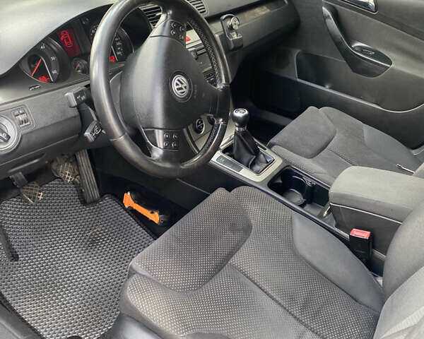 Черный Фольксваген Пассат, объемом двигателя 1.97 л и пробегом 252 тыс. км за 6800 $, фото 12 на Automoto.ua