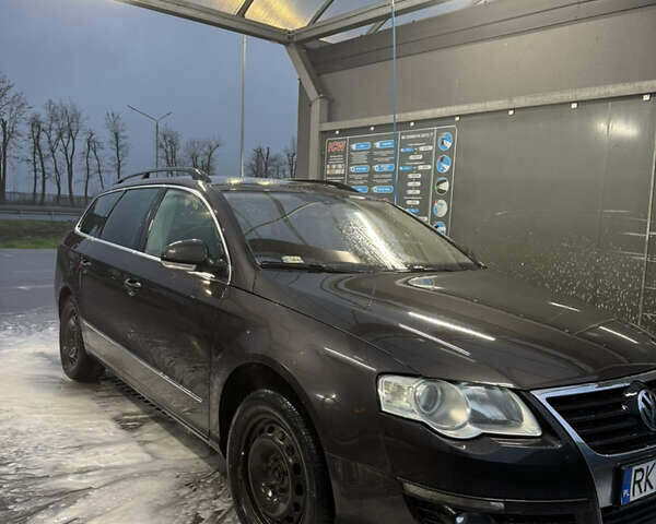 Черный Фольксваген Пассат, объемом двигателя 2 л и пробегом 400 тыс. км за 3500 $, фото 2 на Automoto.ua