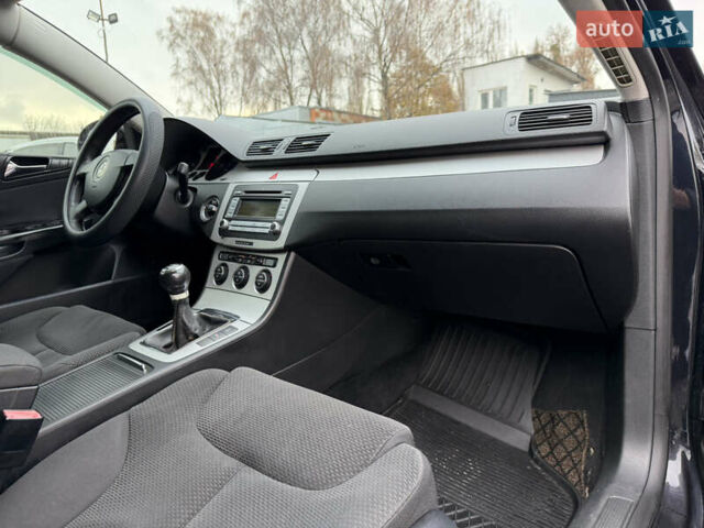 Черный Фольксваген Пассат, объемом двигателя 1.97 л и пробегом 370 тыс. км за 5500 $, фото 62 на Automoto.ua