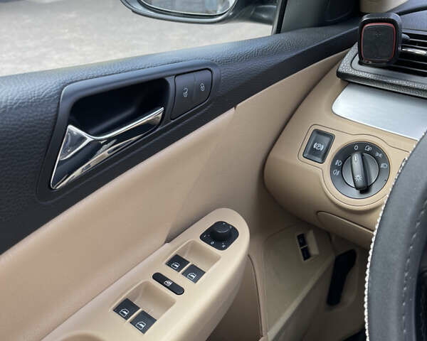 Чорний Фольксваген Пассат, об'ємом двигуна 2 л та пробігом 285 тис. км за 8500 $, фото 12 на Automoto.ua