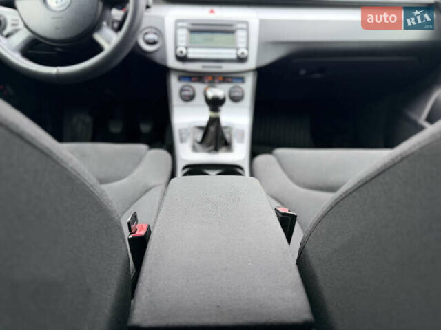 Черный Фольксваген Пассат, объемом двигателя 1.97 л и пробегом 370 тыс. км за 5500 $, фото 46 на Automoto.ua