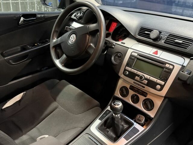 Черный Фольксваген Пассат, объемом двигателя 2 л и пробегом 400 тыс. км за 3500 $, фото 14 на Automoto.ua