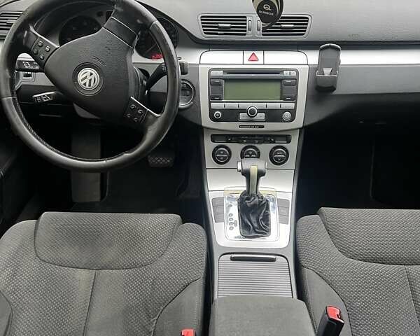 Черный Фольксваген Пассат, объемом двигателя 1.97 л и пробегом 342 тыс. км за 3950 $, фото 7 на Automoto.ua