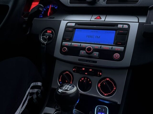 Черный Фольксваген Пассат, объемом двигателя 2 л и пробегом 400 тыс. км за 3500 $, фото 16 на Automoto.ua