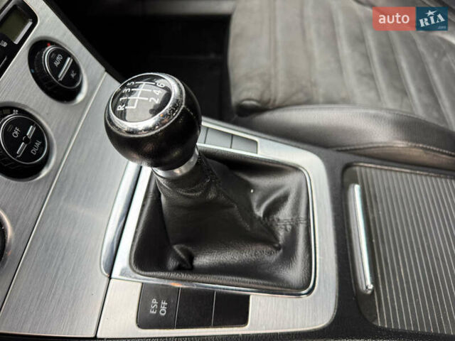 Черный Фольксваген Пассат, объемом двигателя 2 л и пробегом 290 тыс. км за 5699 $, фото 58 на Automoto.ua