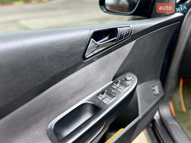 Черный Фольксваген Пассат, объемом двигателя 1.97 л и пробегом 270 тыс. км за 5700 $, фото 11 на Automoto.ua