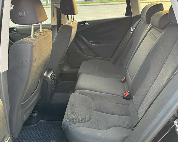 Черный Фольксваген Пассат, объемом двигателя 1.97 л и пробегом 263 тыс. км за 5700 $, фото 14 на Automoto.ua