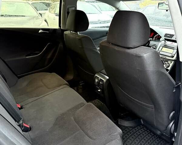 Черный Фольксваген Пассат, объемом двигателя 1.97 л и пробегом 359 тыс. км за 6500 $, фото 12 на Automoto.ua