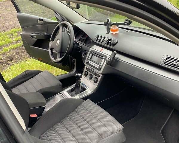 Чорний Фольксваген Пассат, об'ємом двигуна 1.97 л та пробігом 266 тис. км за 6500 $, фото 5 на Automoto.ua