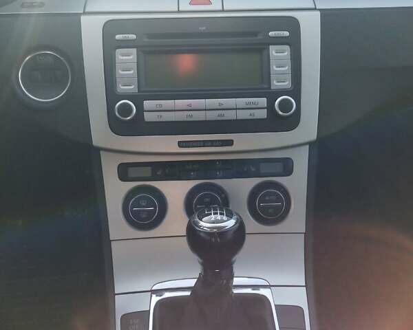 Чорний Фольксваген Пассат, об'ємом двигуна 2 л та пробігом 220 тис. км за 6450 $, фото 9 на Automoto.ua