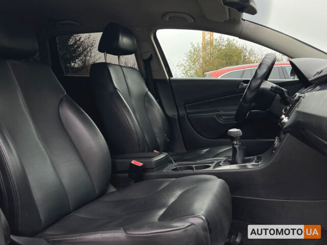 Черный Фольксваген Пассат, объемом двигателя 2 л и пробегом 240 тыс. км за 6799 $, фото 8 на Automoto.ua