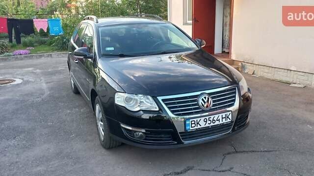 Черный Фольксваген Пассат, объемом двигателя 1.6 л и пробегом 370 тыс. км за 5200 $, фото 1 на Automoto.ua