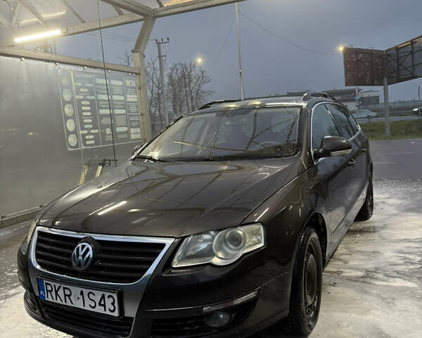 Черный Фольксваген Пассат, объемом двигателя 2 л и пробегом 400 тыс. км за 3500 $, фото 1 на Automoto.ua