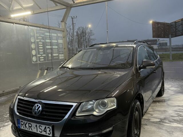 Черный Фольксваген Пассат, объемом двигателя 2 л и пробегом 400 тыс. км за 3500 $, фото 1 на Automoto.ua