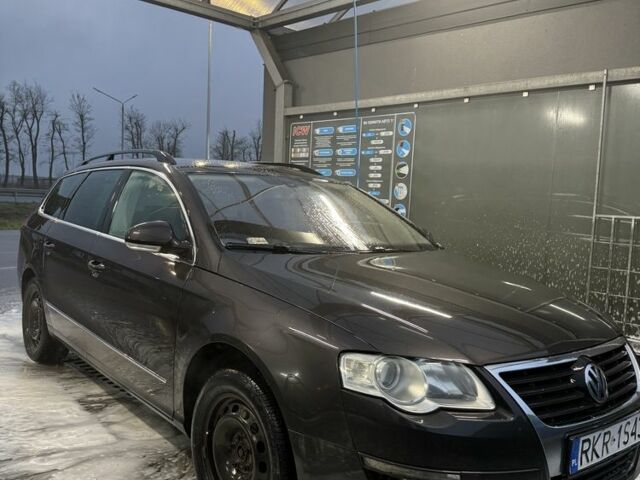 Черный Фольксваген Пассат, объемом двигателя 2 л и пробегом 400 тыс. км за 3500 $, фото 2 на Automoto.ua